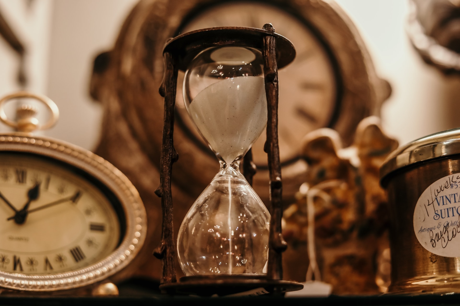 The clock as a frenemy: the importance of the biological rhythms in cancer prognosis