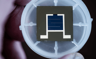 A match made in heaven: Stacking two solar cells boosts their efficiency