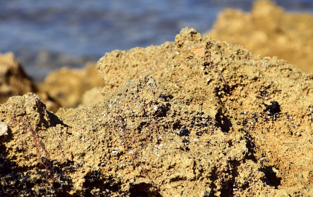 Compressed air energy storage: a technology that (porous) rocks!