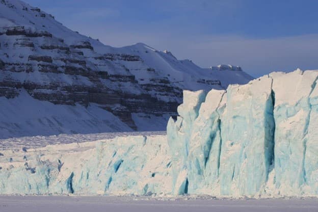 How glaciers can help algae bloom under sea ice