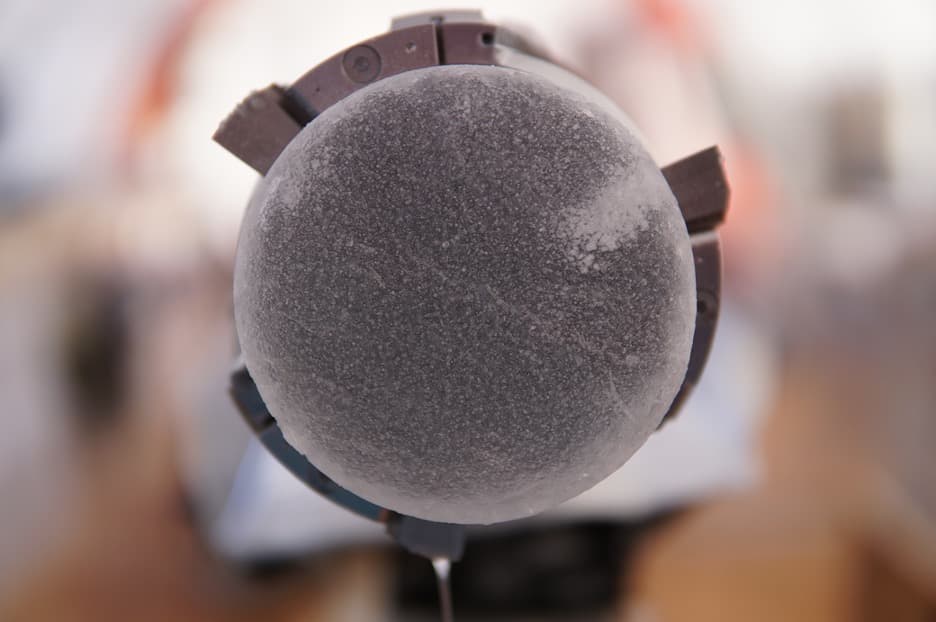 Message in a frozen bubble: Antarctic ice reveals abrupt rises in atmospheric CO2 in the ancient past