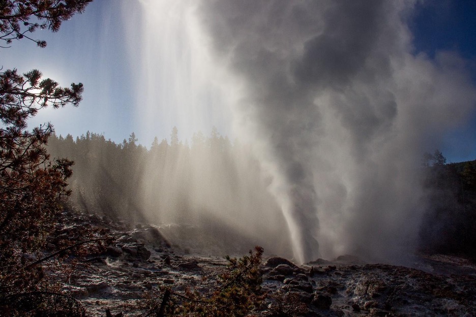 Steamboat Geyser near the end of a major eruption